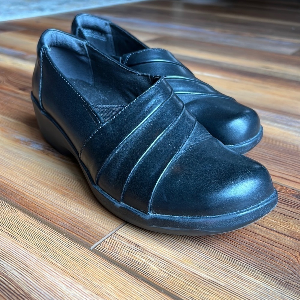 Clark’s collection clogs size 7.5